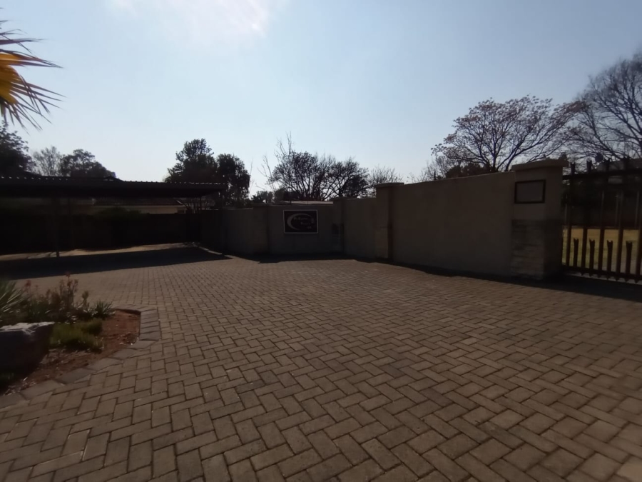 6 Bedroom Property for Sale in Vredefort Free State